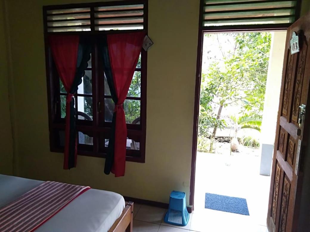 Sibayak Guesthouse Tuktuk Siadong Exterior photo