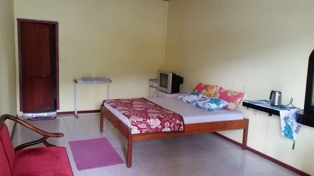 Sibayak Guesthouse Tuktuk Siadong Exterior photo