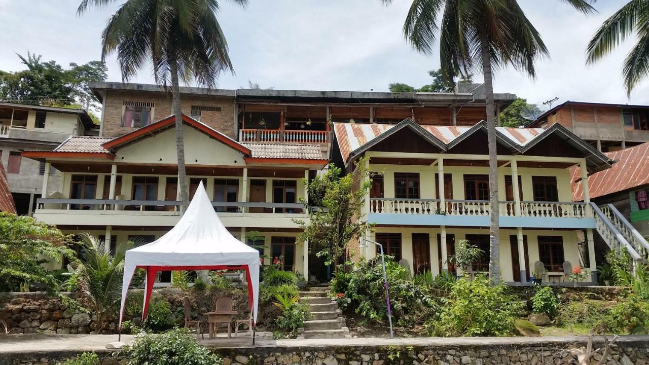 Sibayak Guesthouse Tuktuk Siadong Exterior photo